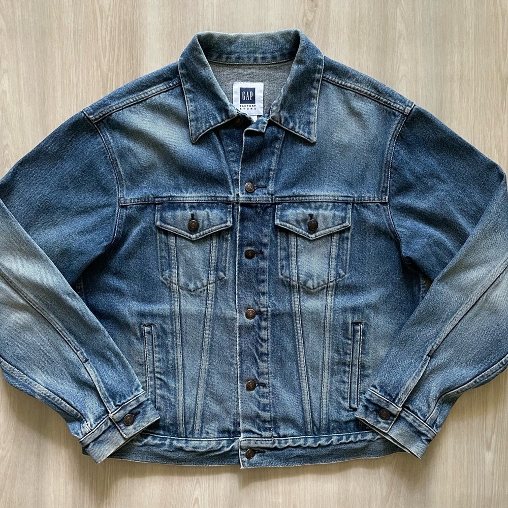 Vintage Gap Denim Trucker Jacket Medium Wash W/ Fade
Mens Medium